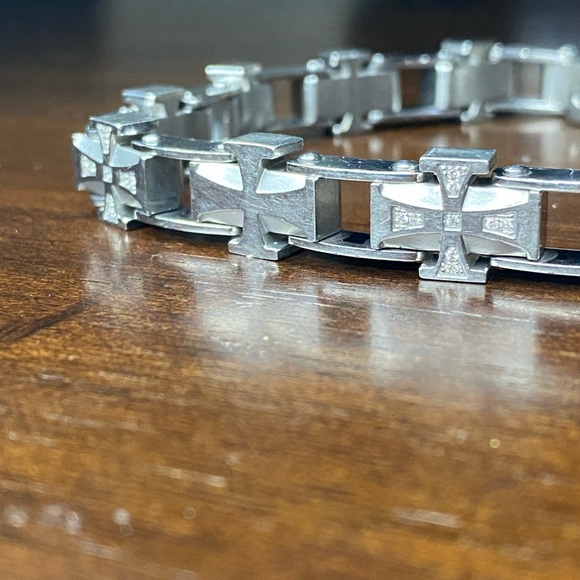 Simmons Jewelry Co Men’s Diamond Cross Bracelet - Picture 3 of 8